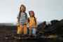 Justine et Amlie sur la lave du volcan !