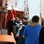 Hissez la grand'voile, il faut des bras